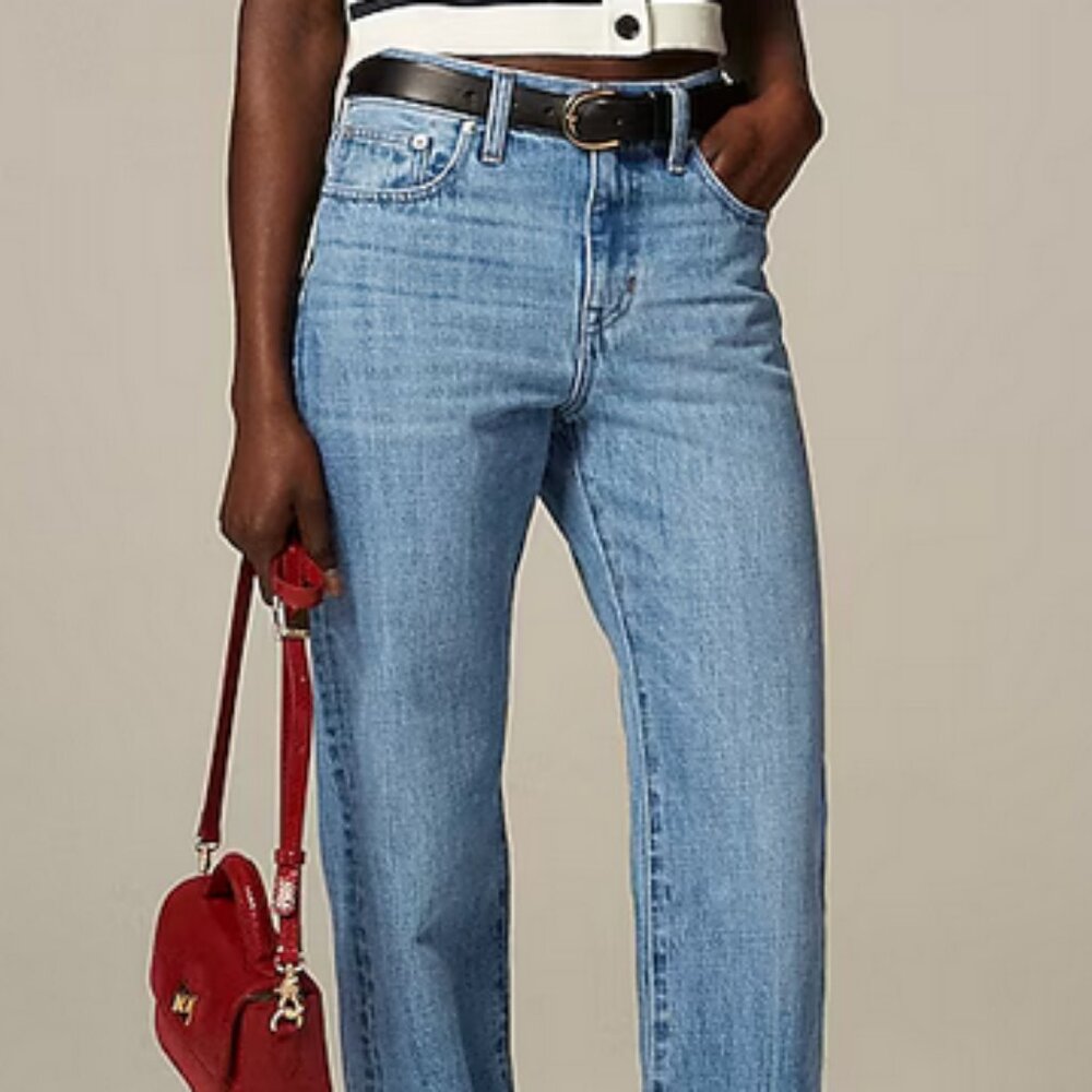 Mid-rise straight jean